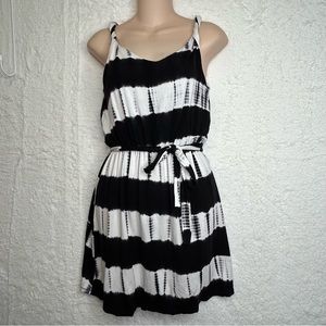 Gilli‎ USA tie dye belted dress womens medium.